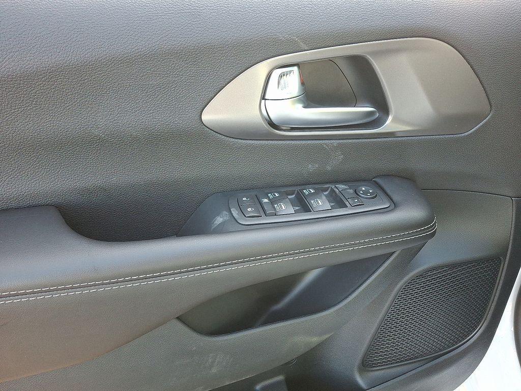 new 2026 Chrysler Voyager car