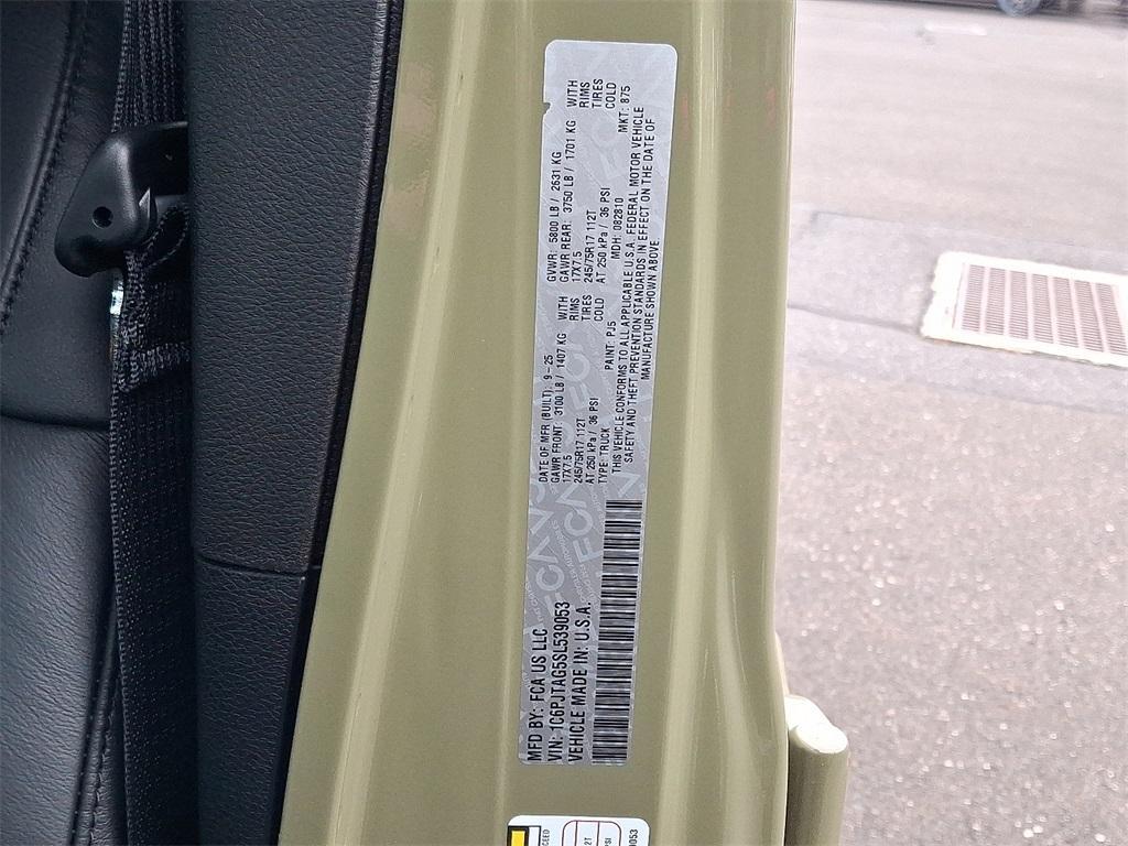 new 2025 Jeep Gladiator car, priced at $47,978