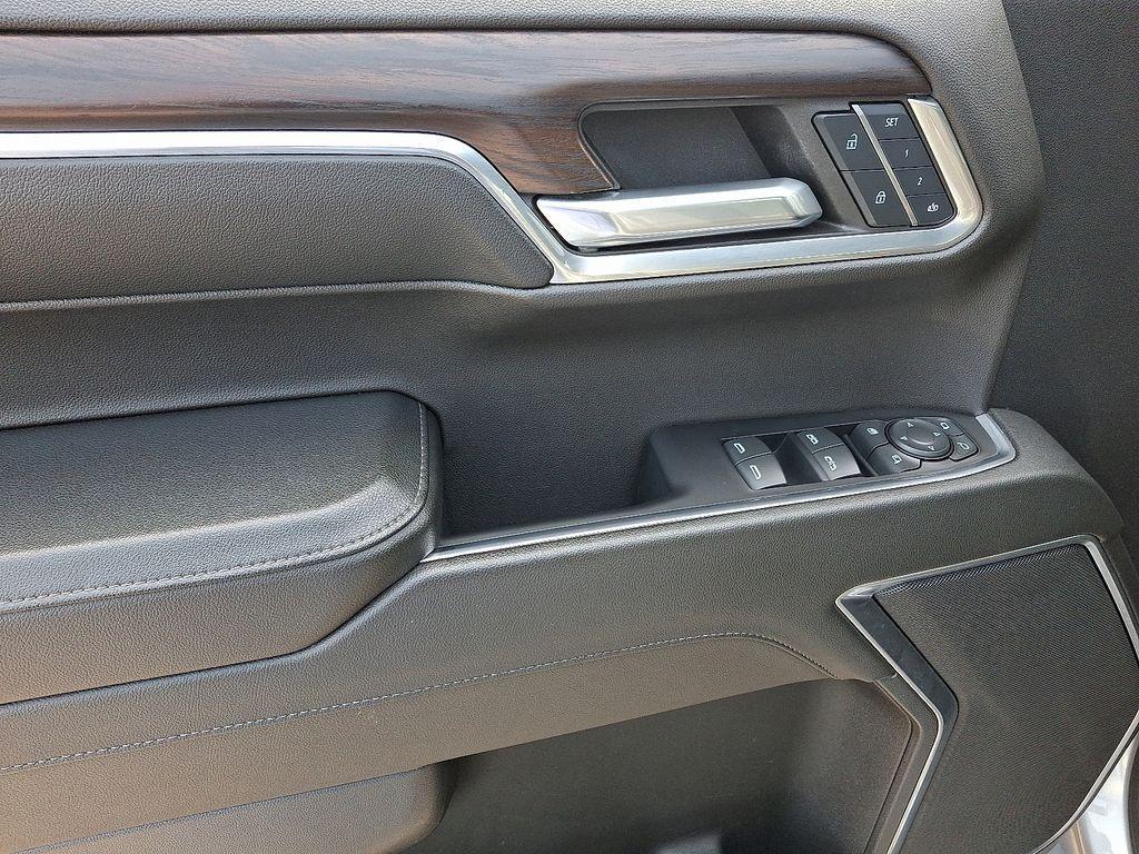 used 2024 GMC Sierra 1500 car, priced at $40,553