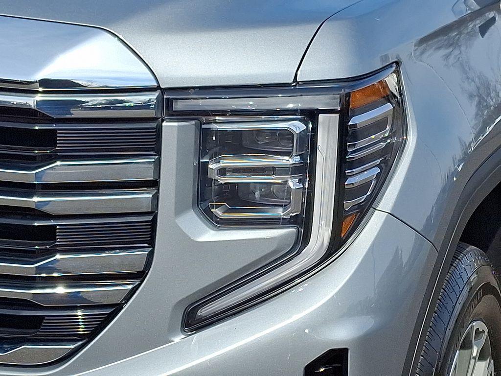 used 2024 GMC Sierra 1500 car, priced at $40,553