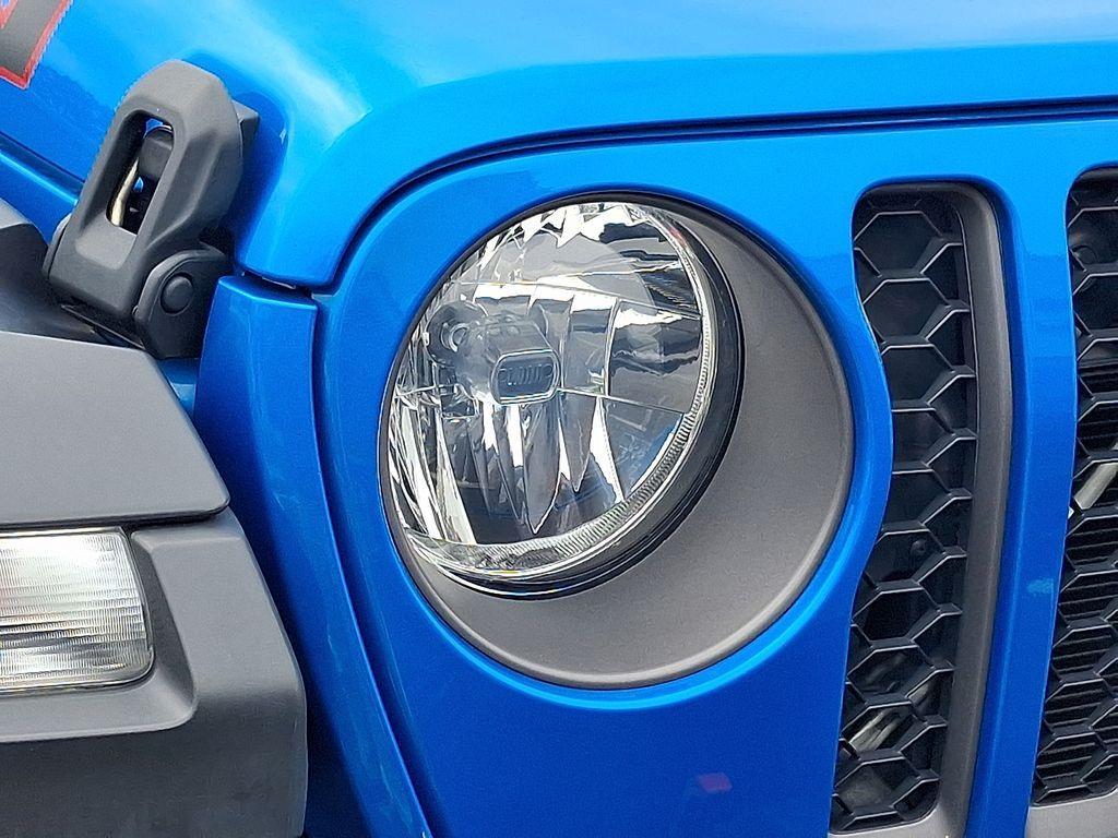 used 2022 Jeep Gladiator car, priced at $40,334