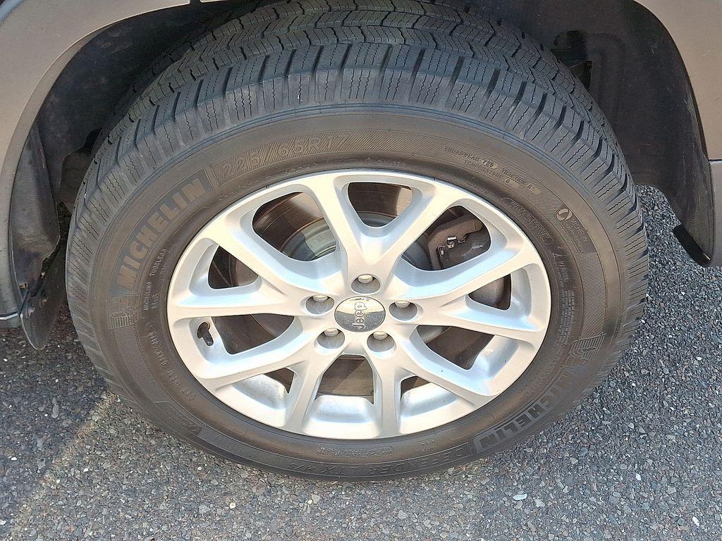 used 2017 Jeep Cherokee car, priced at $12,989