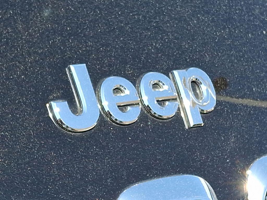 used 2017 Jeep Cherokee car, priced at $12,989