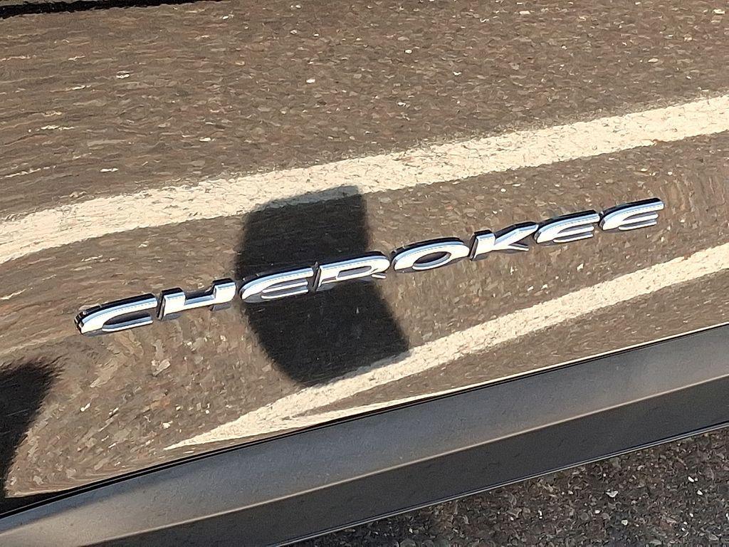 used 2017 Jeep Cherokee car, priced at $12,989