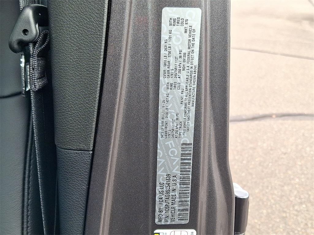 new 2025 Jeep Gladiator car, priced at $47,555