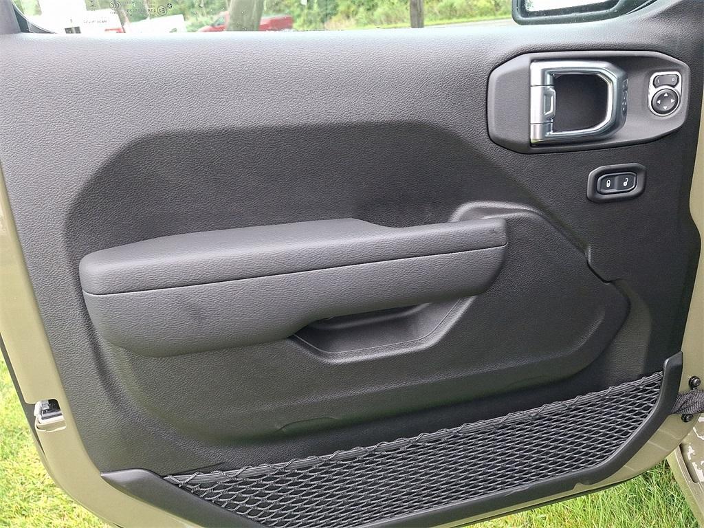 new 2025 Jeep Wrangler car, priced at $42,945