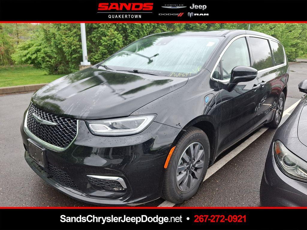 used 2024 Chrysler Pacifica Hybrid car, priced at $30,599