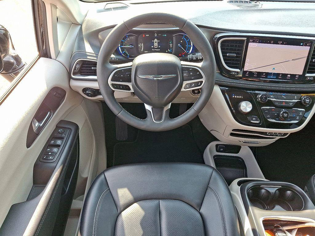 used 2024 Chrysler Pacifica Hybrid car, priced at $28,997