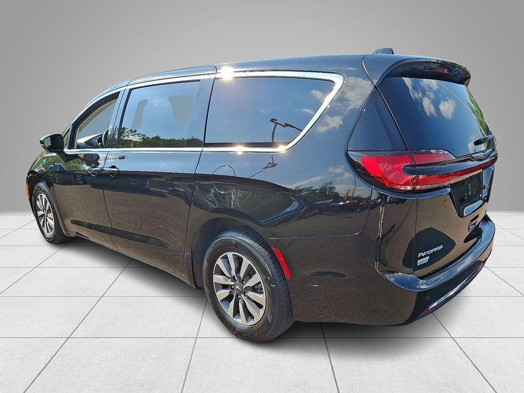 used 2024 Chrysler Pacifica Hybrid car, priced at $28,997