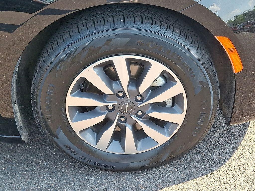 used 2024 Chrysler Pacifica Hybrid car, priced at $28,997