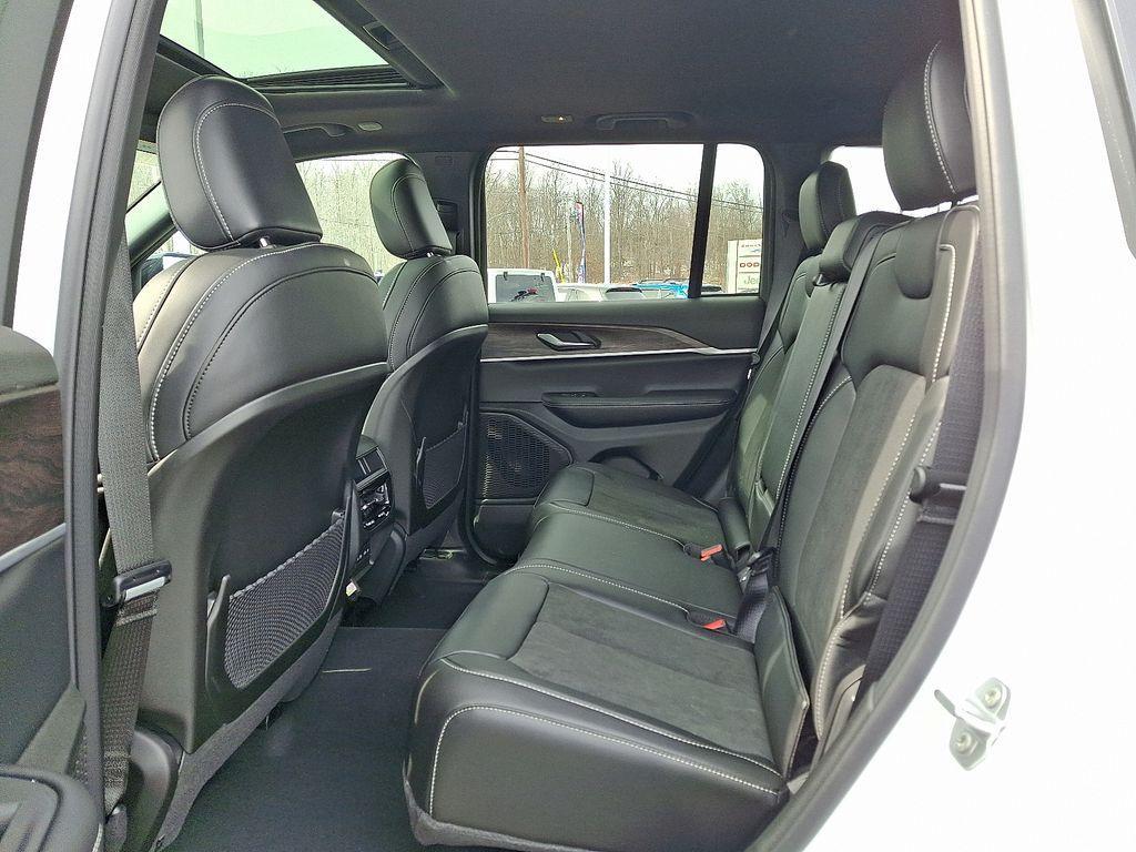 new 2026 Jeep Grand Cherokee car, priced at $47,169