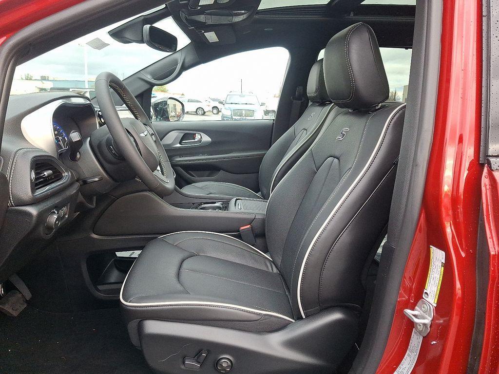 new 2026 Chrysler Pacifica car, priced at $53,452