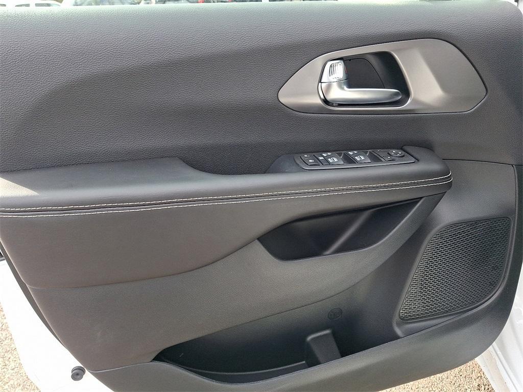 new 2026 Chrysler Voyager car