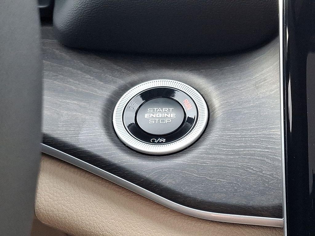 new 2025 Jeep Grand Cherokee car, priced at $52,150