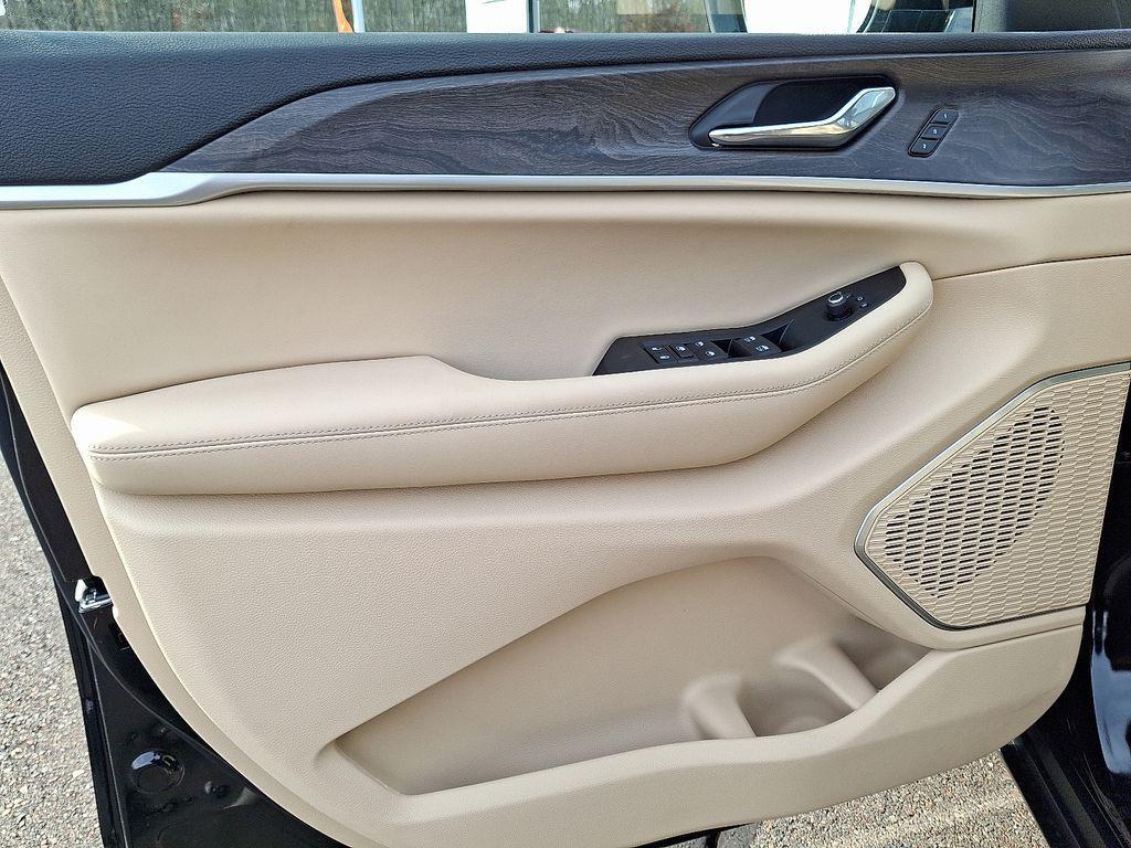 new 2025 Jeep Grand Cherokee car, priced at $52,150