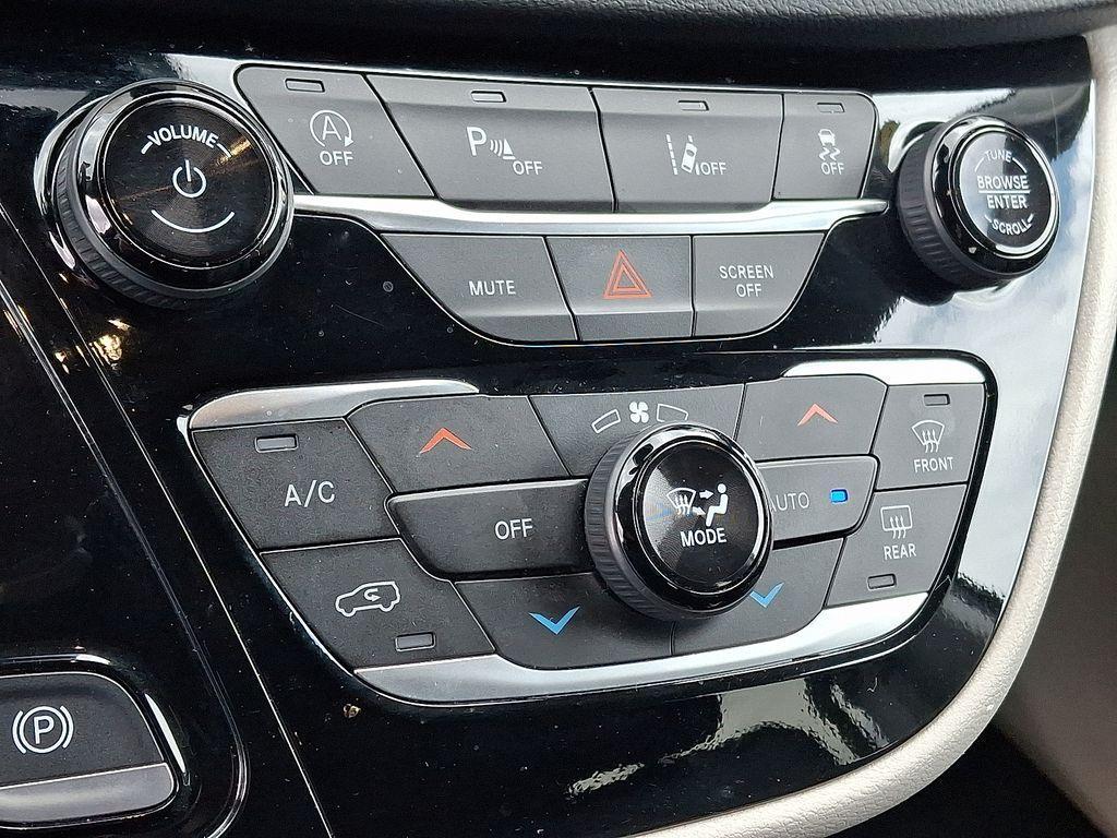 used 2024 Chrysler Pacifica car, priced at $30,444