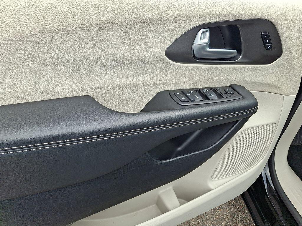 used 2024 Chrysler Pacifica car, priced at $30,444