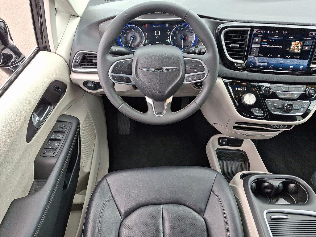 used 2024 Chrysler Pacifica car, priced at $30,444