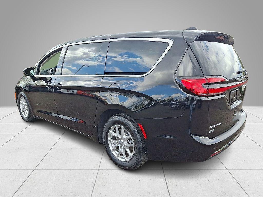 used 2024 Chrysler Pacifica car, priced at $30,444