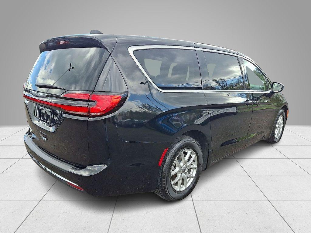 used 2024 Chrysler Pacifica car, priced at $30,444