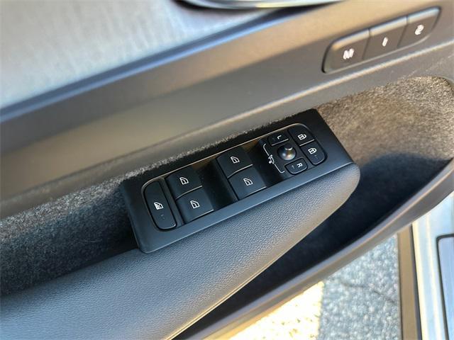 used 2022 Volvo XC40 car, priced at $24,850