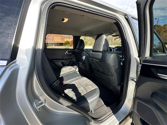 used 2024 Mitsubishi Outlander car, priced at $18,914