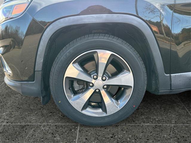 used 2019 Jeep Cherokee car, priced at $16,892