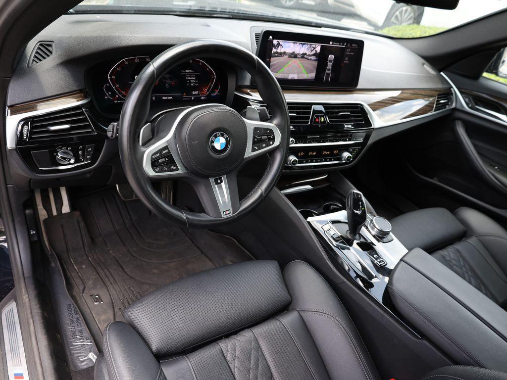 BMW 5 Series view 16