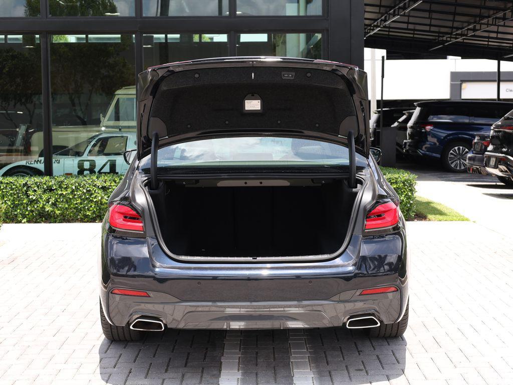 BMW 5 Series view 7
