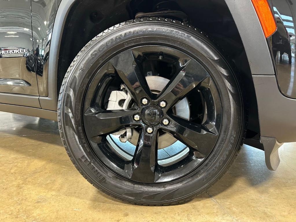 used 2025 Jeep Grand Cherokee car, priced at $39,061