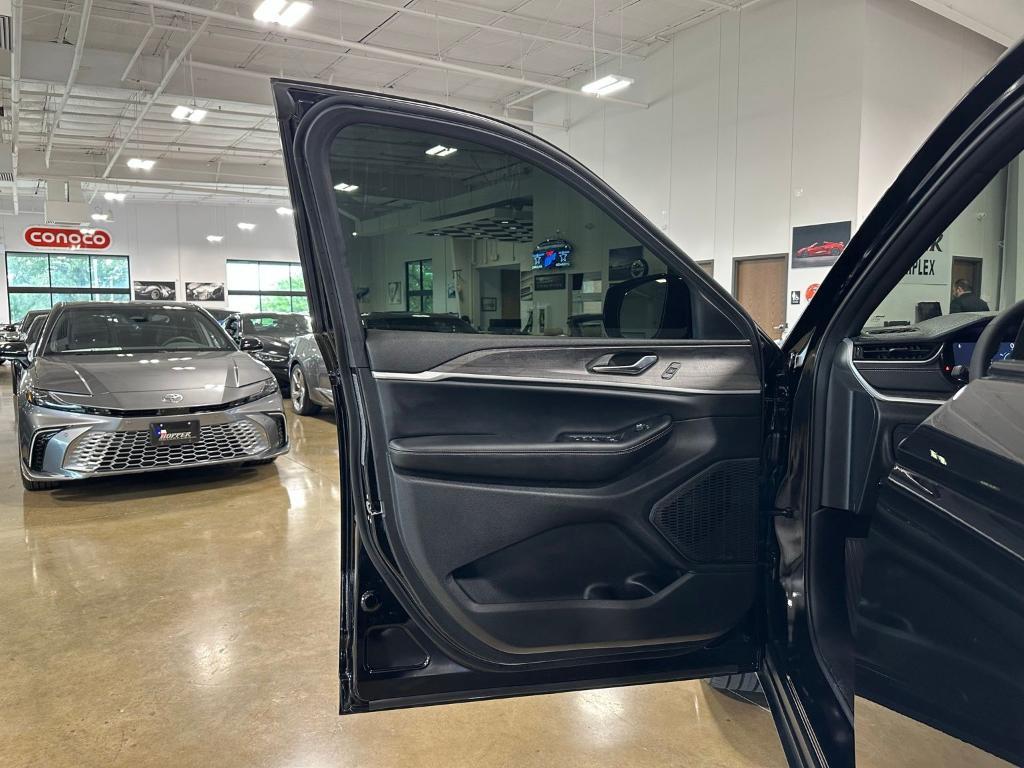 used 2025 Jeep Grand Cherokee car, priced at $39,061