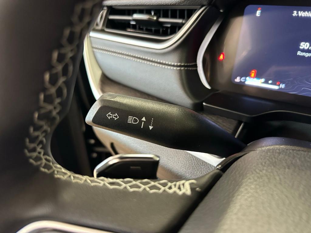 used 2025 Jeep Grand Cherokee car, priced at $39,061