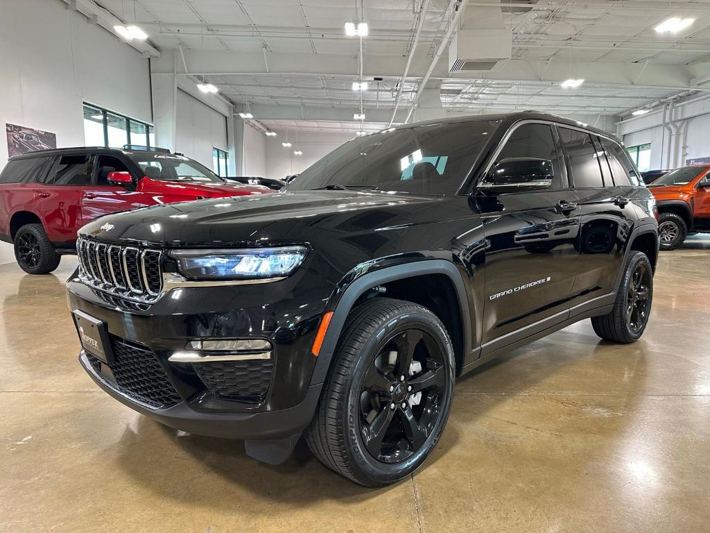 used 2025 Jeep Grand Cherokee car, priced at $39,061