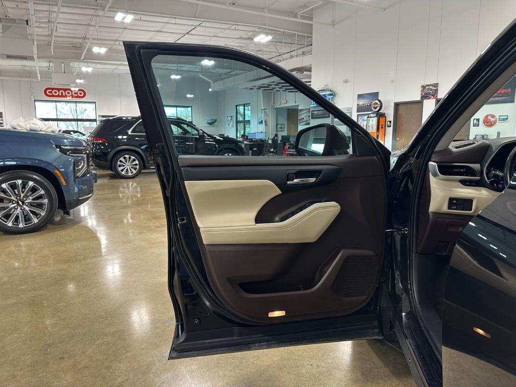 used 2021 Toyota Highlander car, priced at $26,700