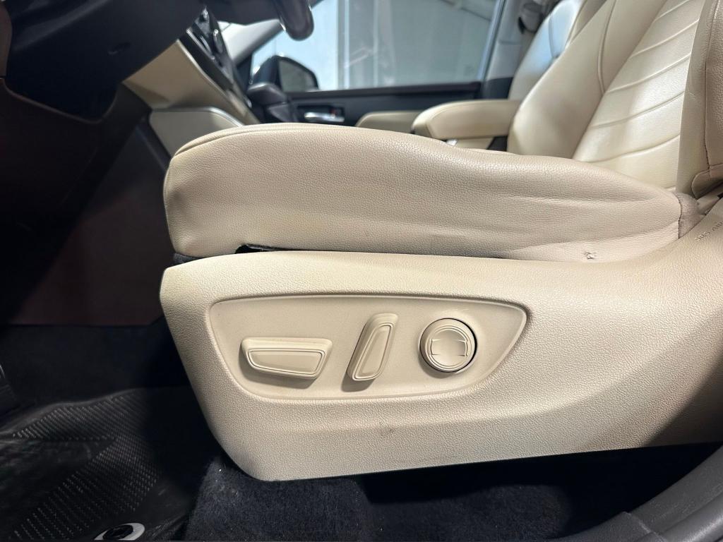 used 2021 Toyota Highlander car, priced at $26,700