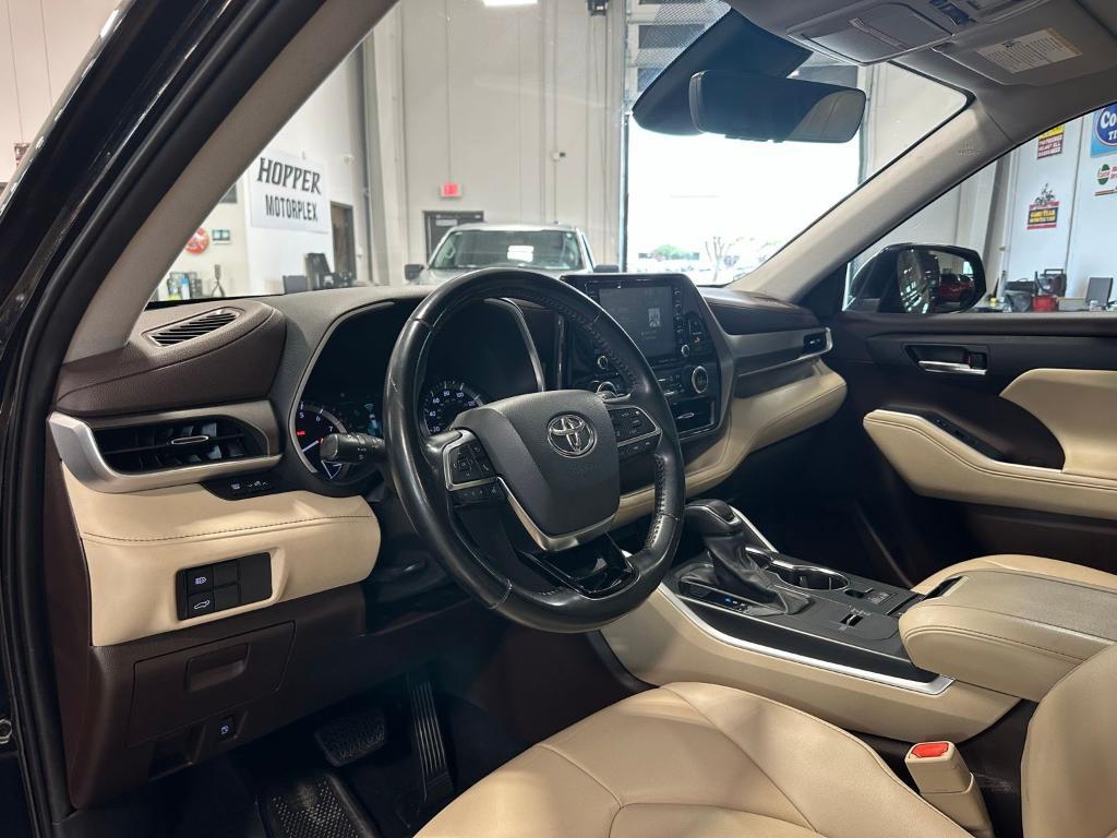 used 2021 Toyota Highlander car, priced at $26,700