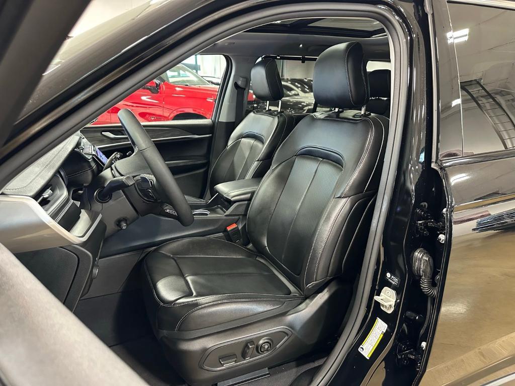 used 2023 Jeep Grand Cherokee car, priced at $34,820