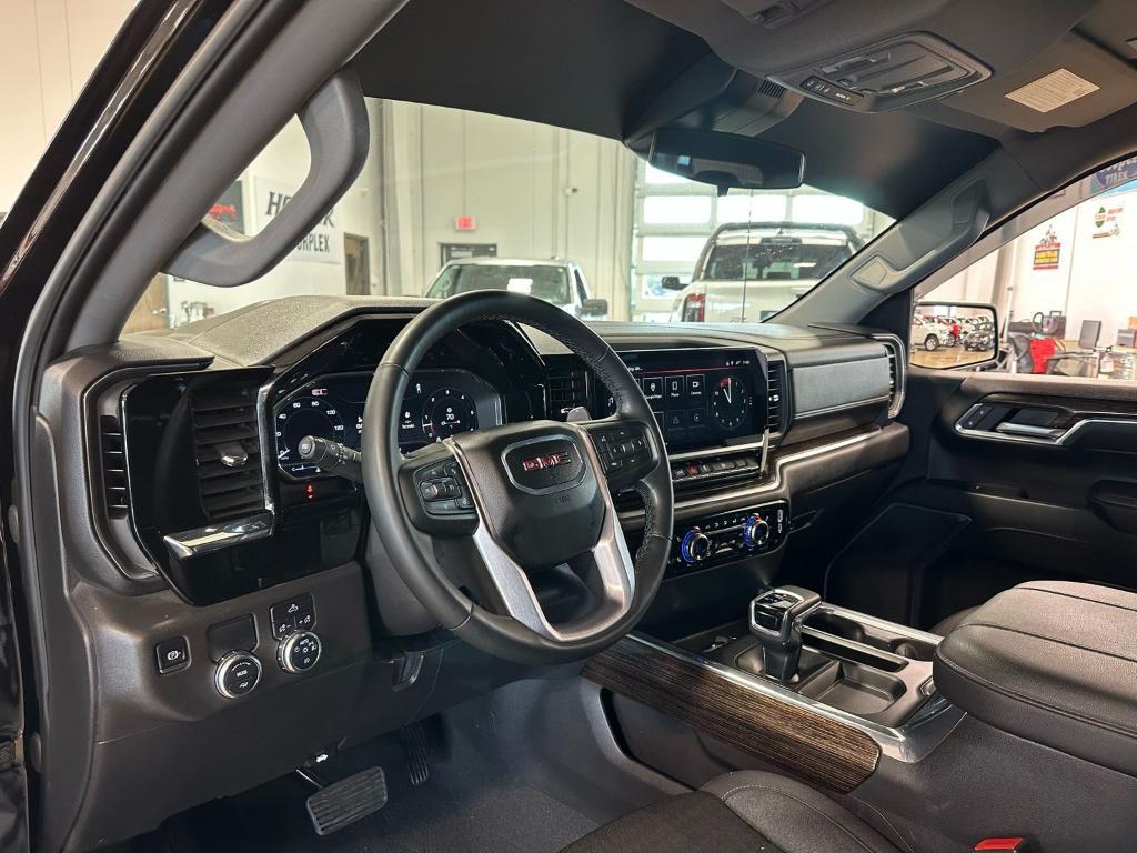 used 2024 GMC Sierra 1500 car, priced at $40,300