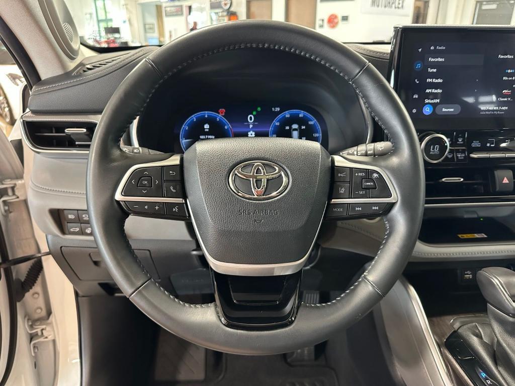 used 2024 Toyota Highlander car, priced at $43,597