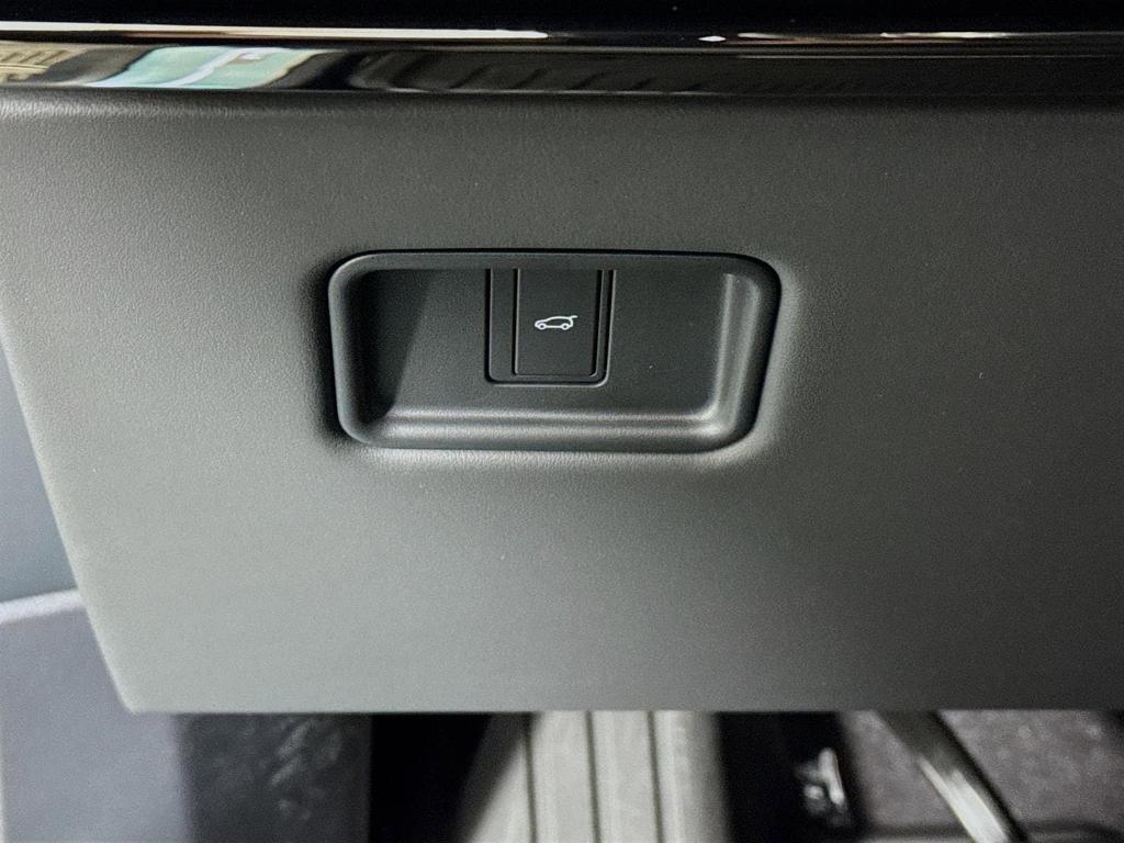 new 2026 Land Rover Range Rover Sport car, priced at $98,650