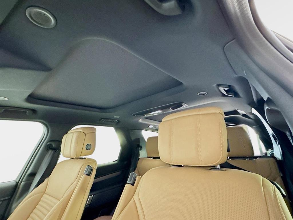 new 2026 Land Rover Discovery car, priced at $79,471