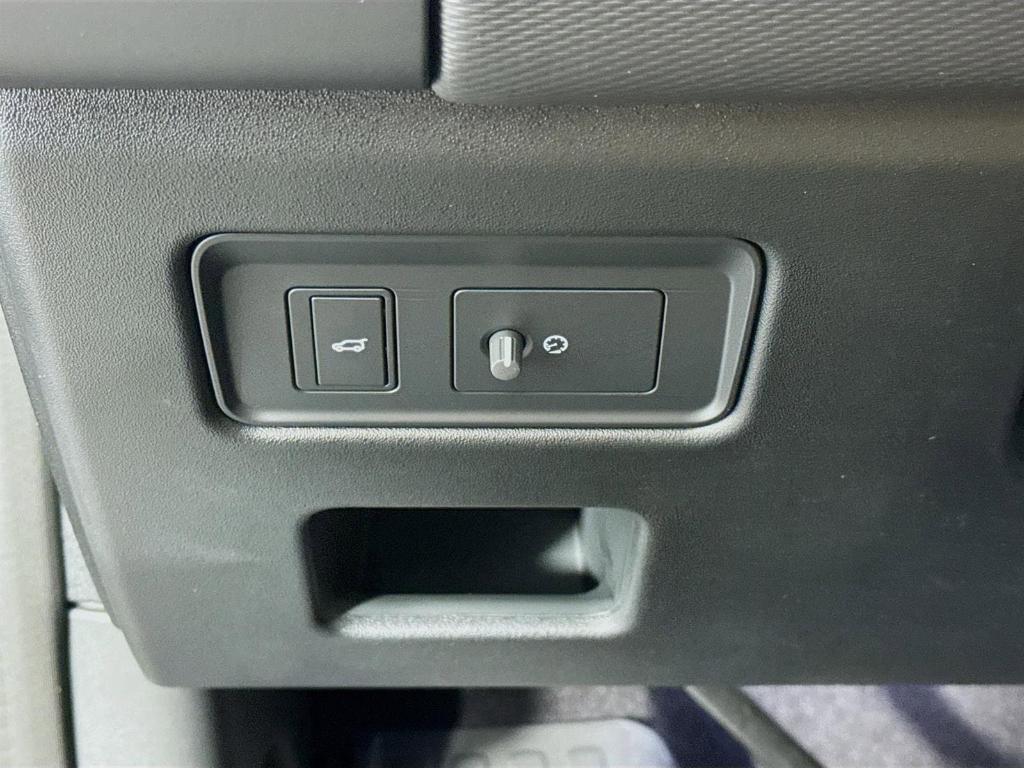 new 2026 Land Rover Discovery car, priced at $79,471