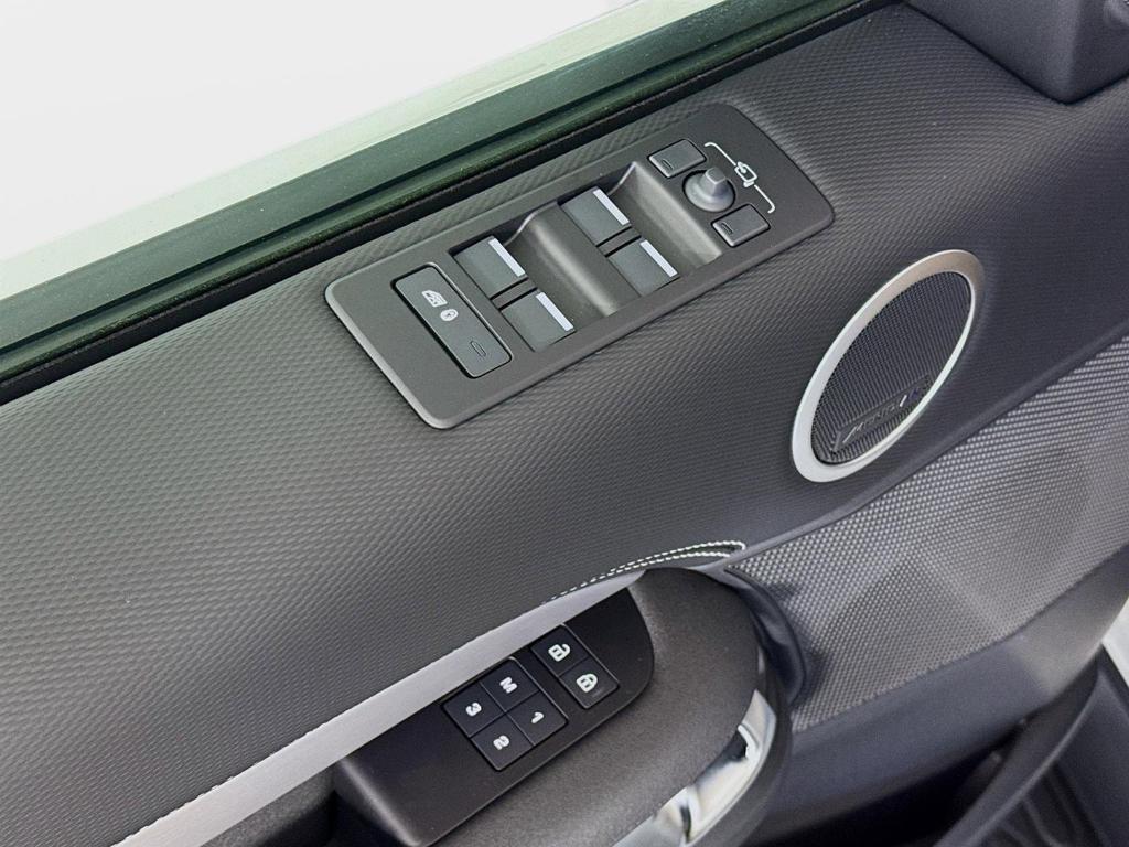 new 2025 Land Rover Discovery car, priced at $69,998