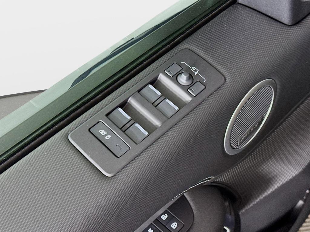 new 2026 Land Rover Discovery car, priced at $76,876