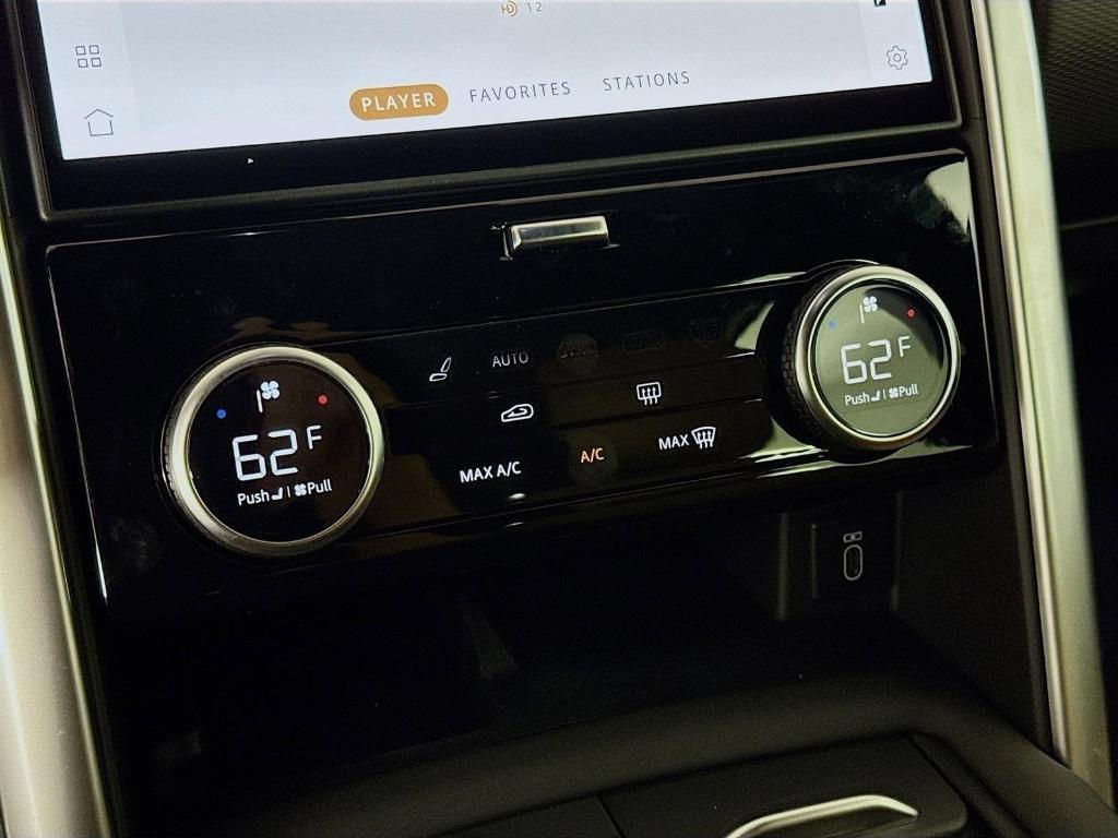 new 2026 Land Rover Discovery car, priced at $76,876