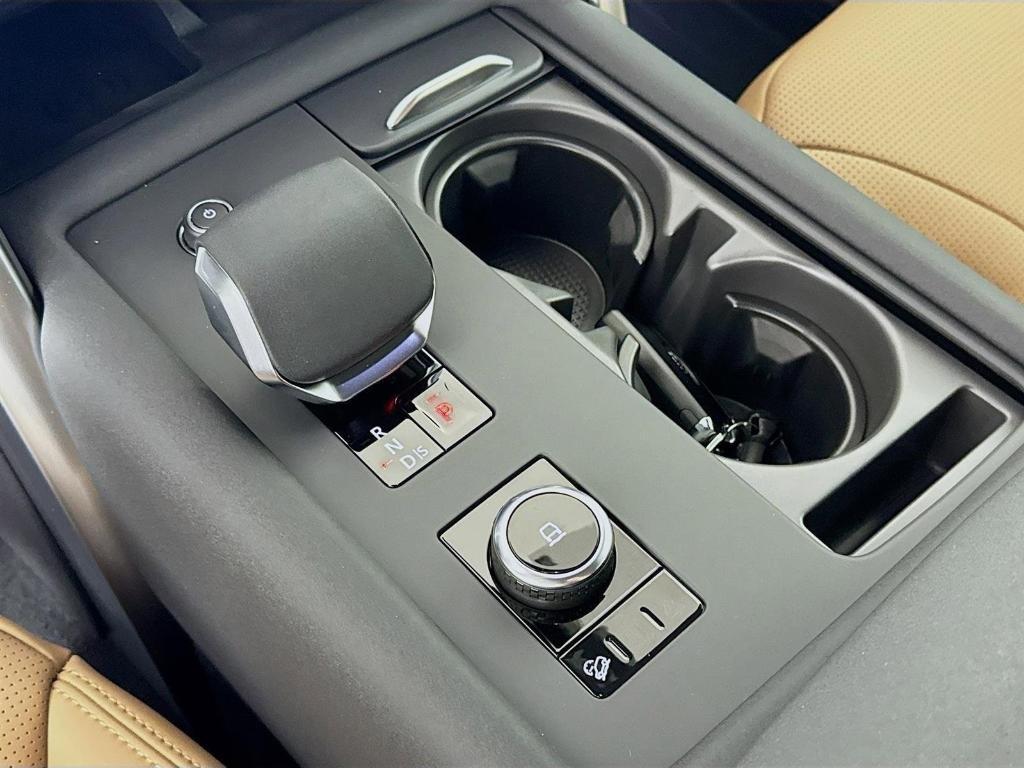 new 2026 Land Rover Discovery car, priced at $76,876