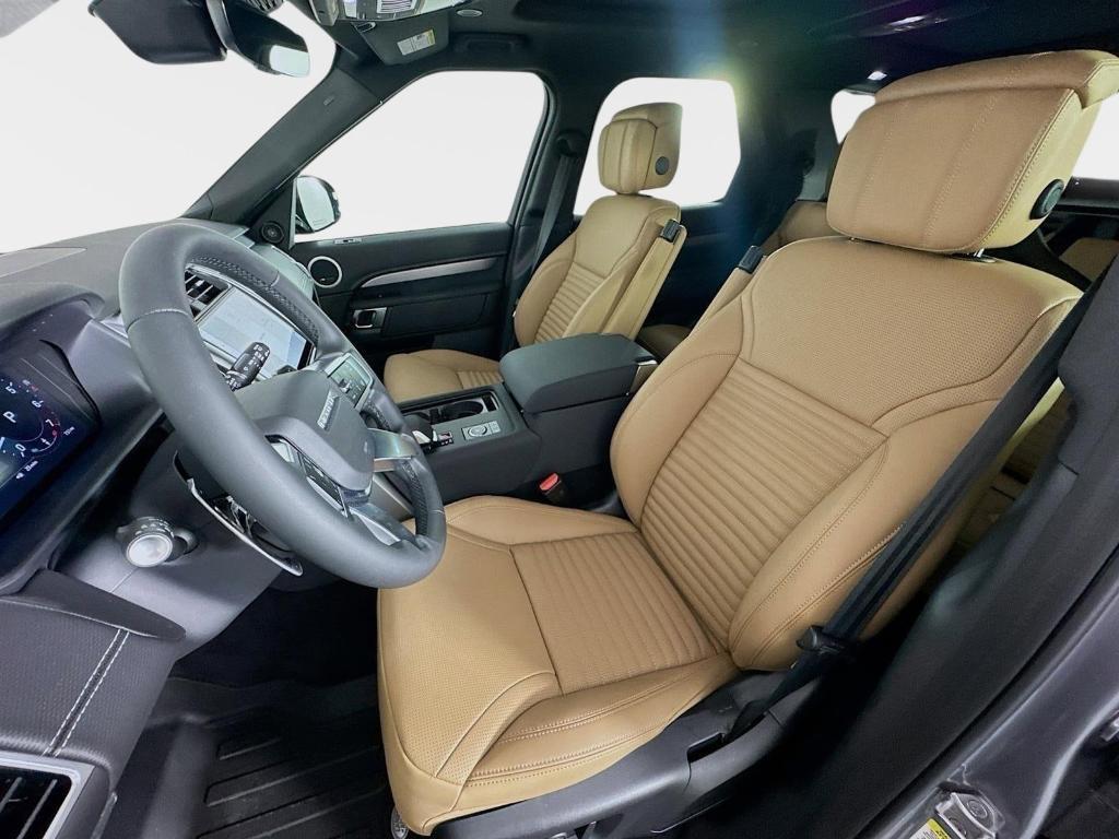 new 2026 Land Rover Discovery car, priced at $76,876