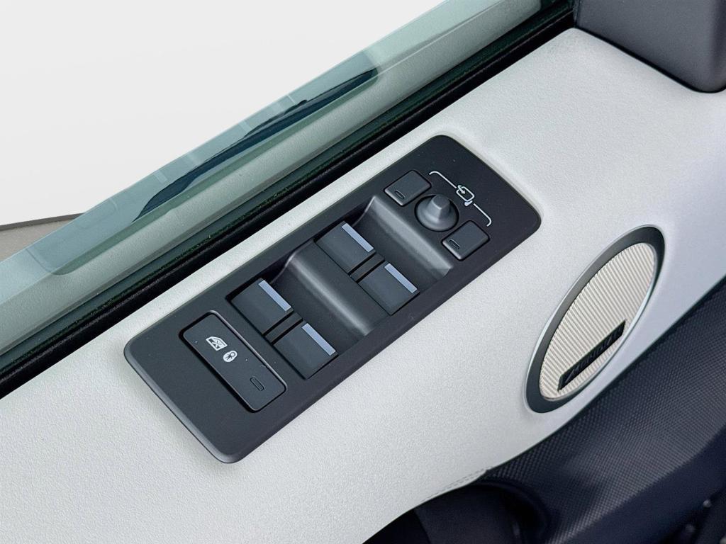 new 2026 Land Rover Discovery car, priced at $68,237