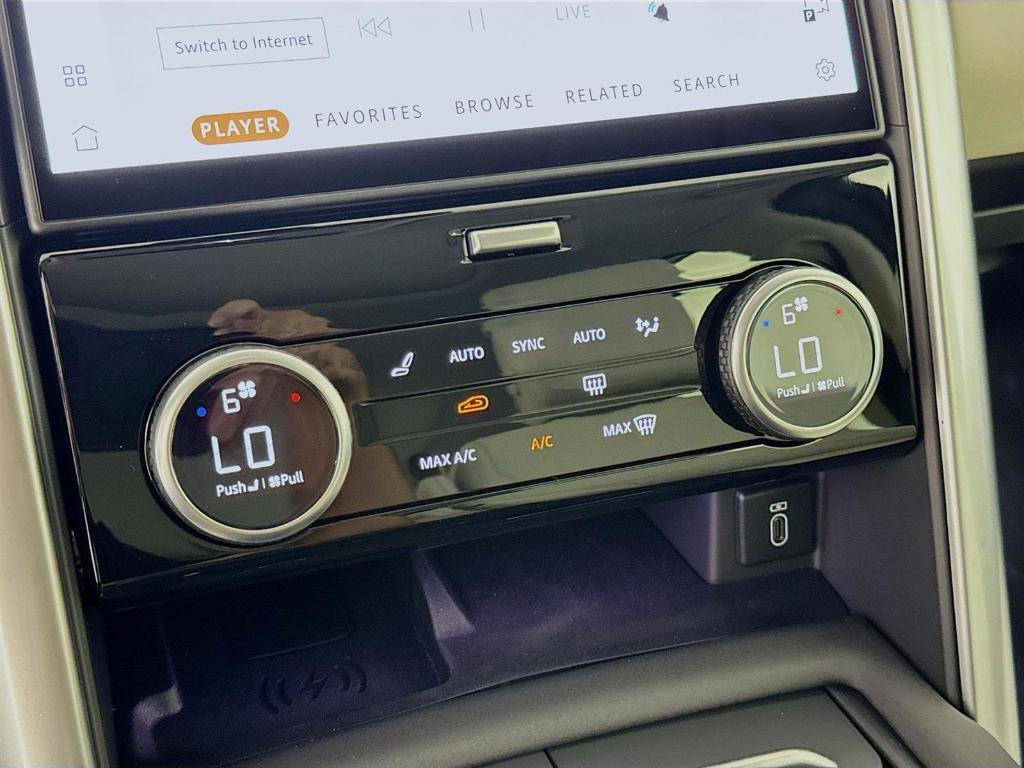 new 2026 Land Rover Discovery car, priced at $68,237