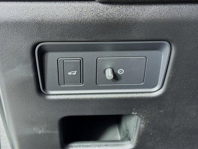 used 2025 Land Rover Discovery car, priced at $75,988